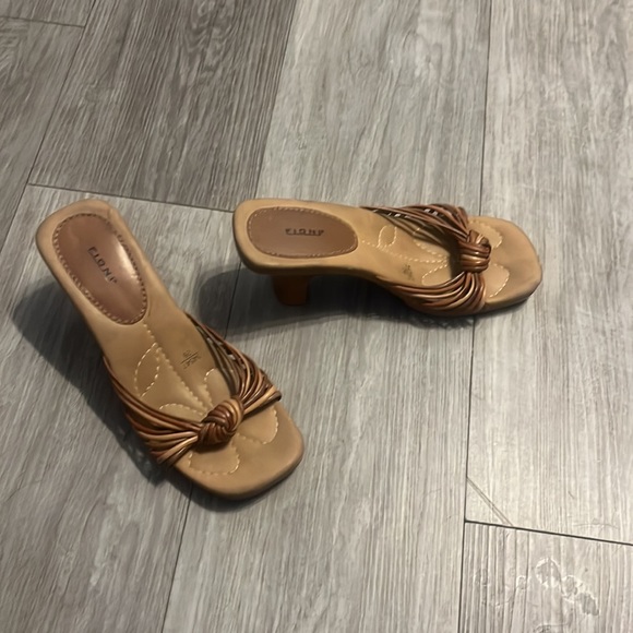 Leather heels - Picture 3 of 9